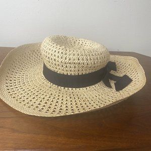 Vintage Women's Hat Pinehurst Fifth Avenue New York Straw Bow Sun Beach Hat